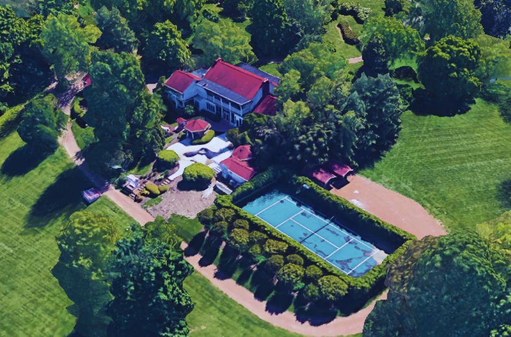 Unveiling the Charismatic Nashville Abode of Dolly Parton