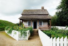 How a Fence Installation Contractor Can Help Boost Your Property Value How Professional Fence Installation Adds Home Value