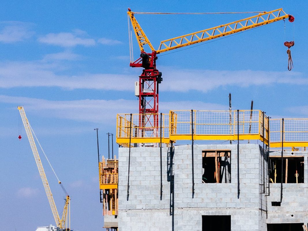 Why Contractors Use Rigging for Big Home Renovation Projects Why Contractors Use Rigging for Big Home Renovation Projects