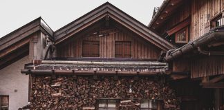 Comprehensive Guide to Restoring Your Log Home Guide to Restoring Your Log Home