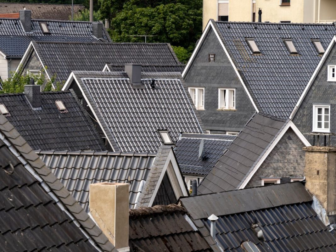 Difference Between TPO, Metal, and Shingle Roofs