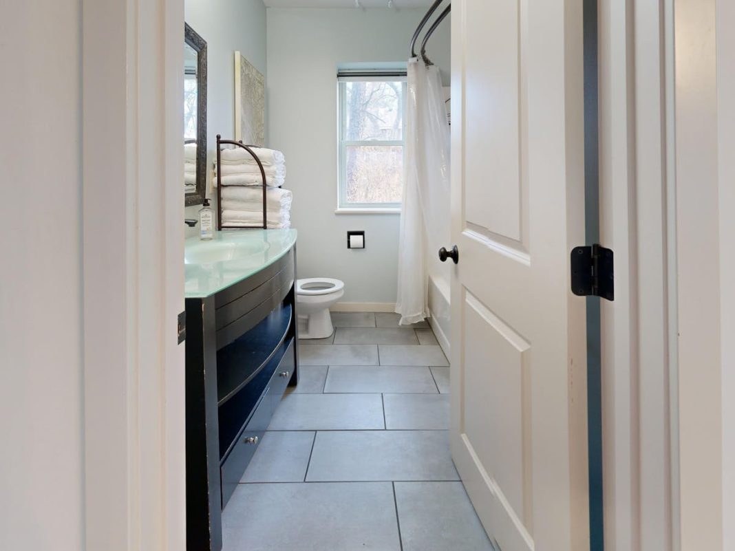 Pitt Holland Hall Private Bathrooms
